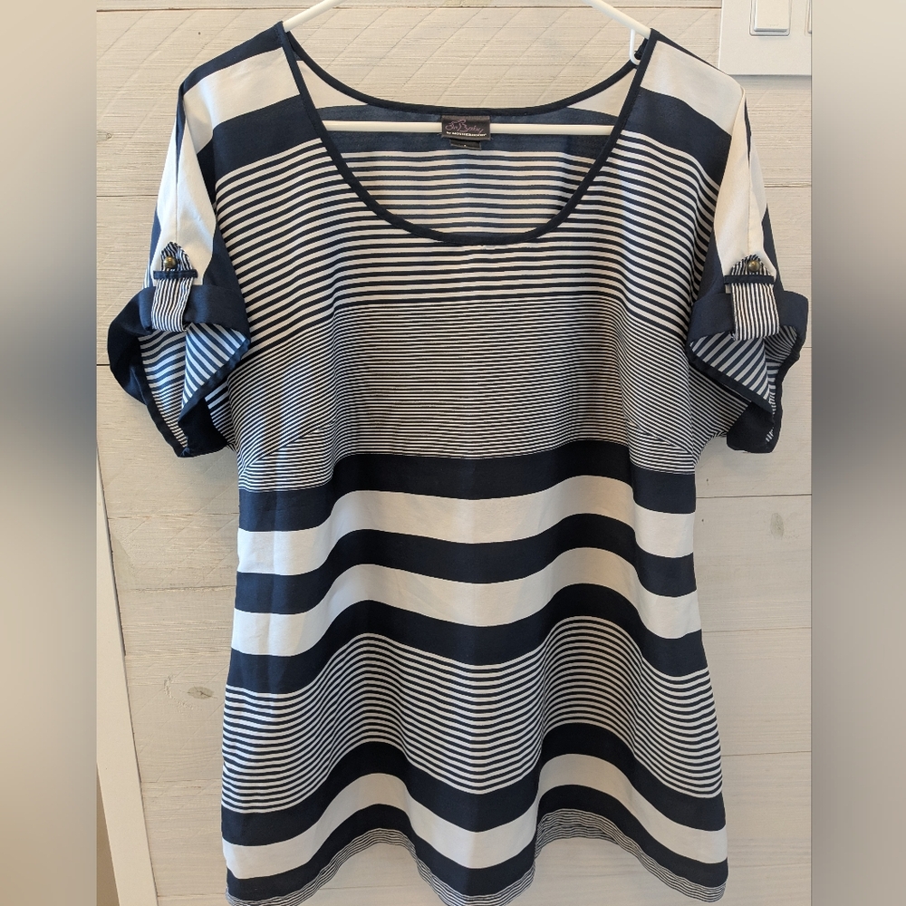 💠 Motherhood Navy & White Cuffed Sleeve Top; Size: L